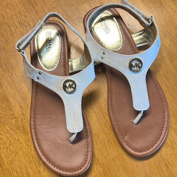 Big Girls sz 5 Michael Kors sandals. NWOT - Picture 1 of 7